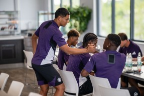 询问-关于转会期体能课后，曼联复出首秀备战中超，底气十足，数据趋势出现新变化的信息